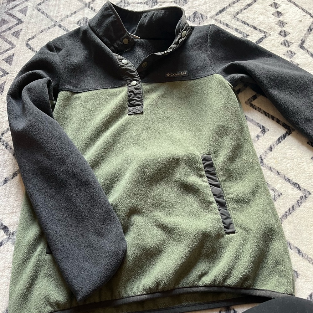 Womens Columbia pullover EUC